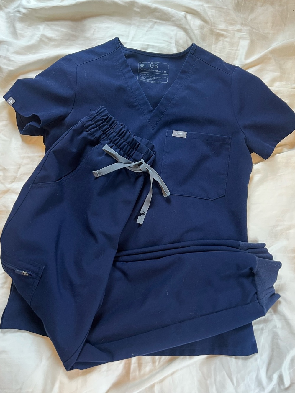 FIGS Navy Women's Scrub Top and Jogger Pants